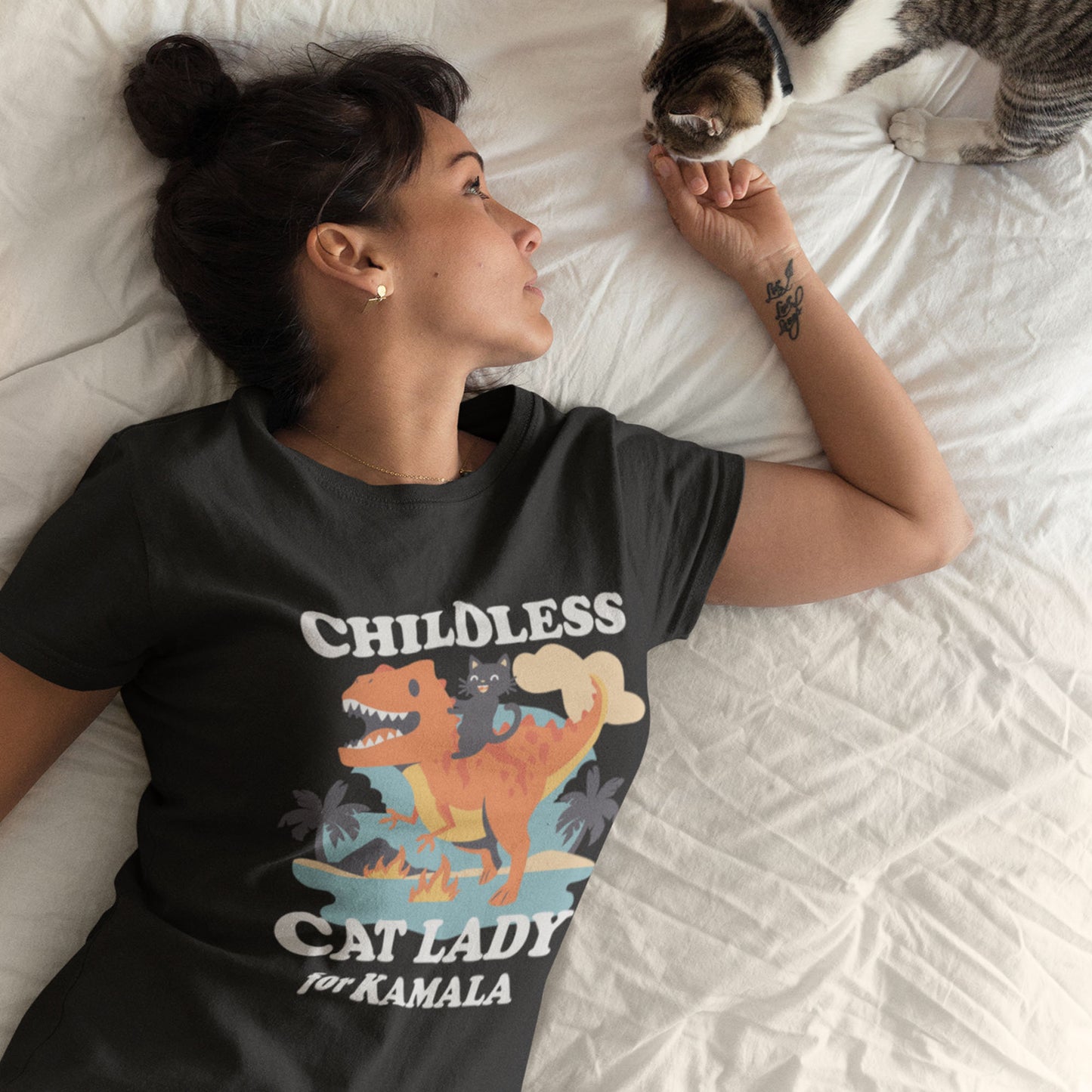 Childless Cat Lady For Kamala Unisex T-shirt